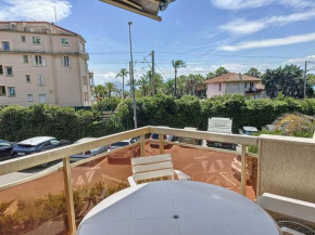 2 bedroom apartment with parking 3 mins from La Croisette beach